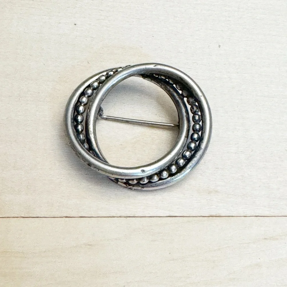 Vintage Infinity Art Deco Sterling Silver Open Circle Brooch